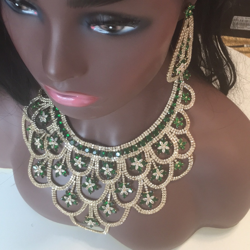 The Queen of Necklace Set